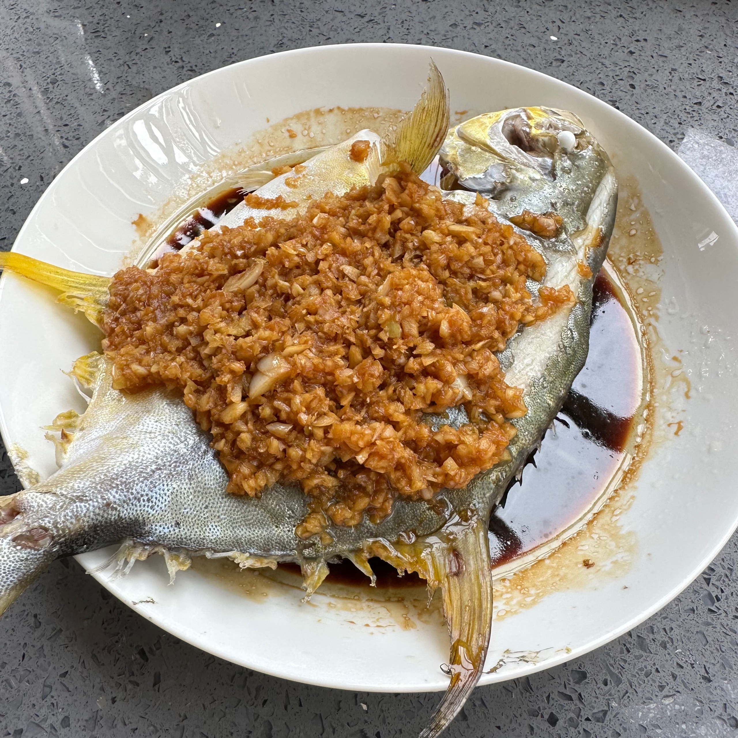 金香姜蒜蒸仓鱼（鲳鱼）的做法