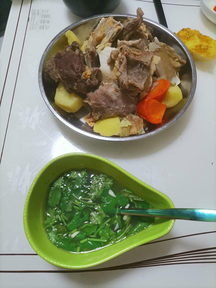 秘制牛排骨炖土豆