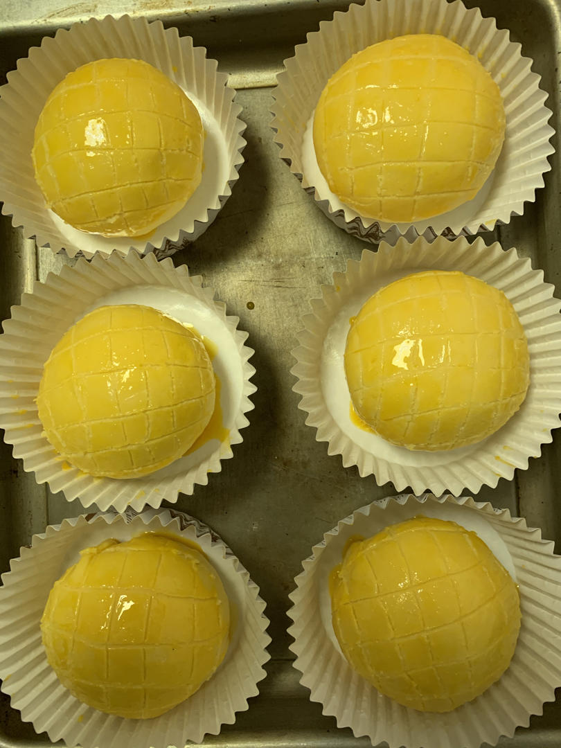 好吃到炸裂的港式菠萝包（附带制作酥皮的小视频）