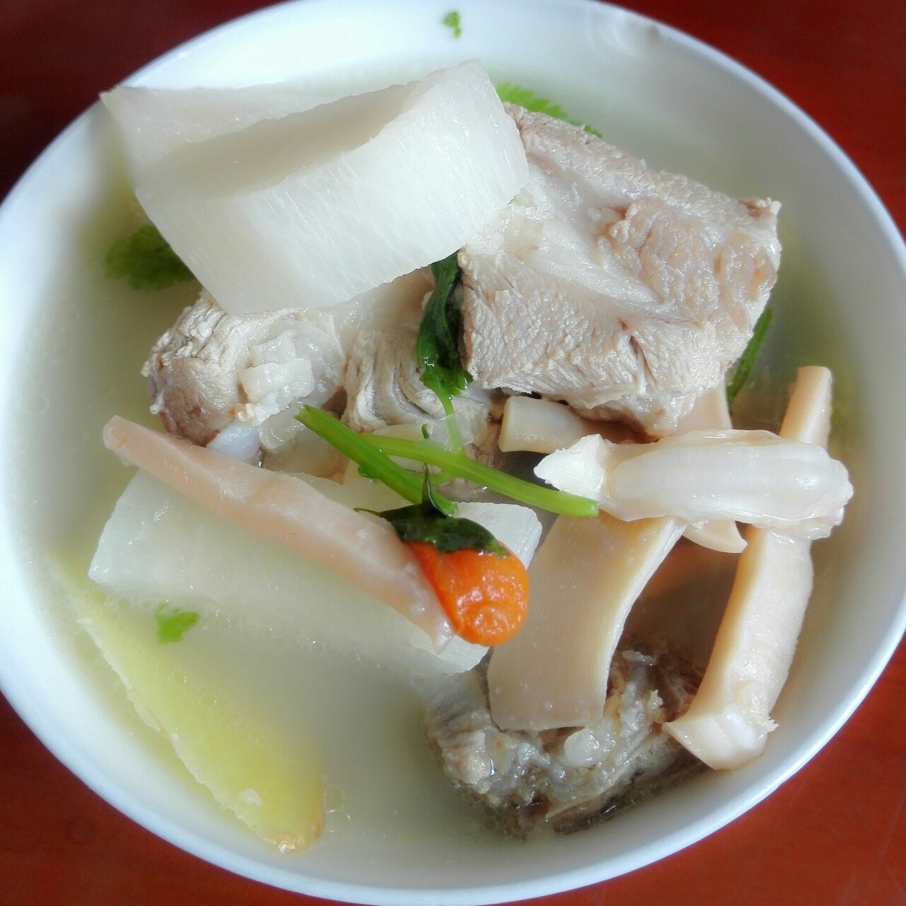 鱿鱼干炖萝卜排骨汤