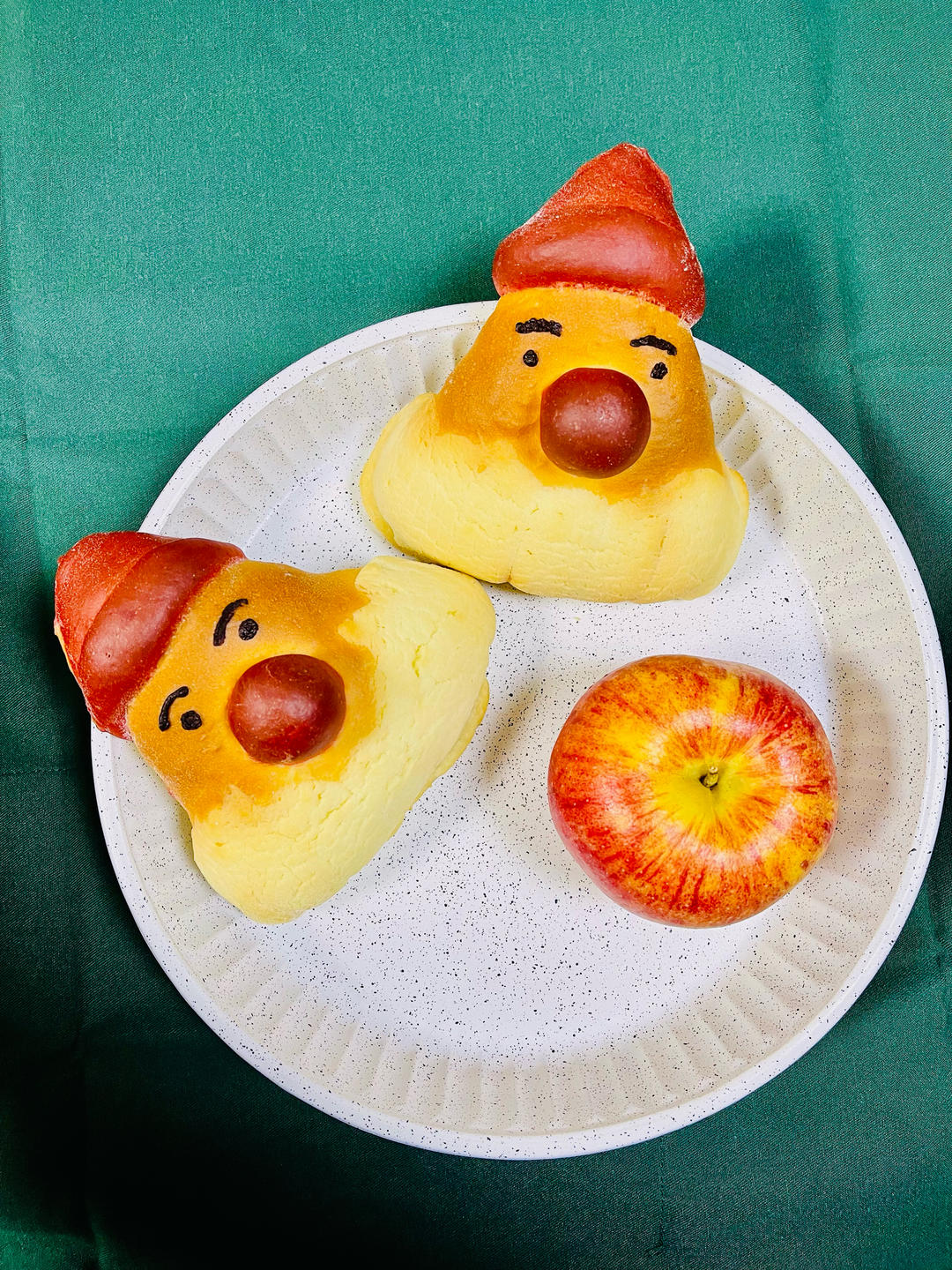 无需模具，圣诞限定|好吃又可爱的圣诞老人面包