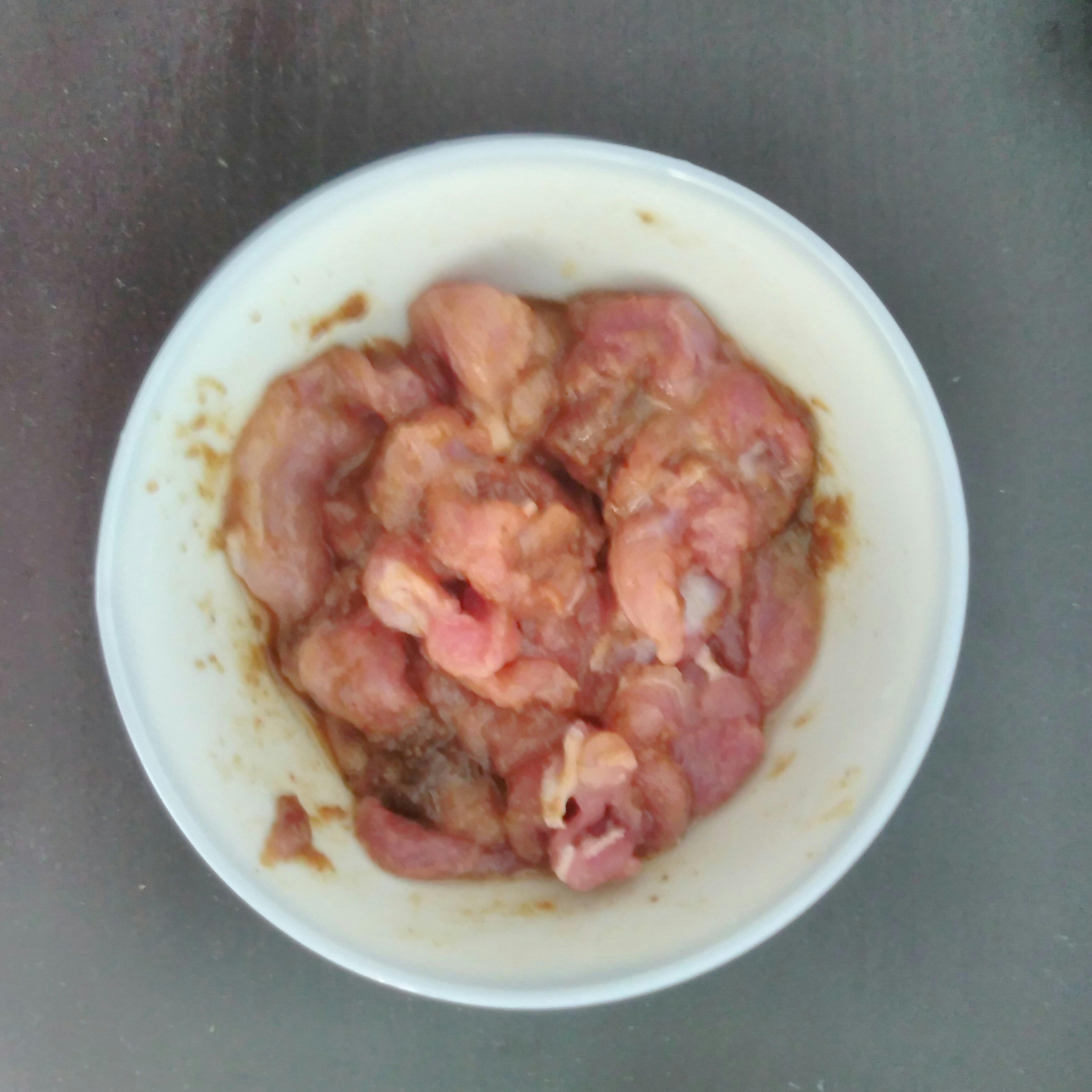 火腿蛋猪肉番茄炒米粉的做法 步骤1