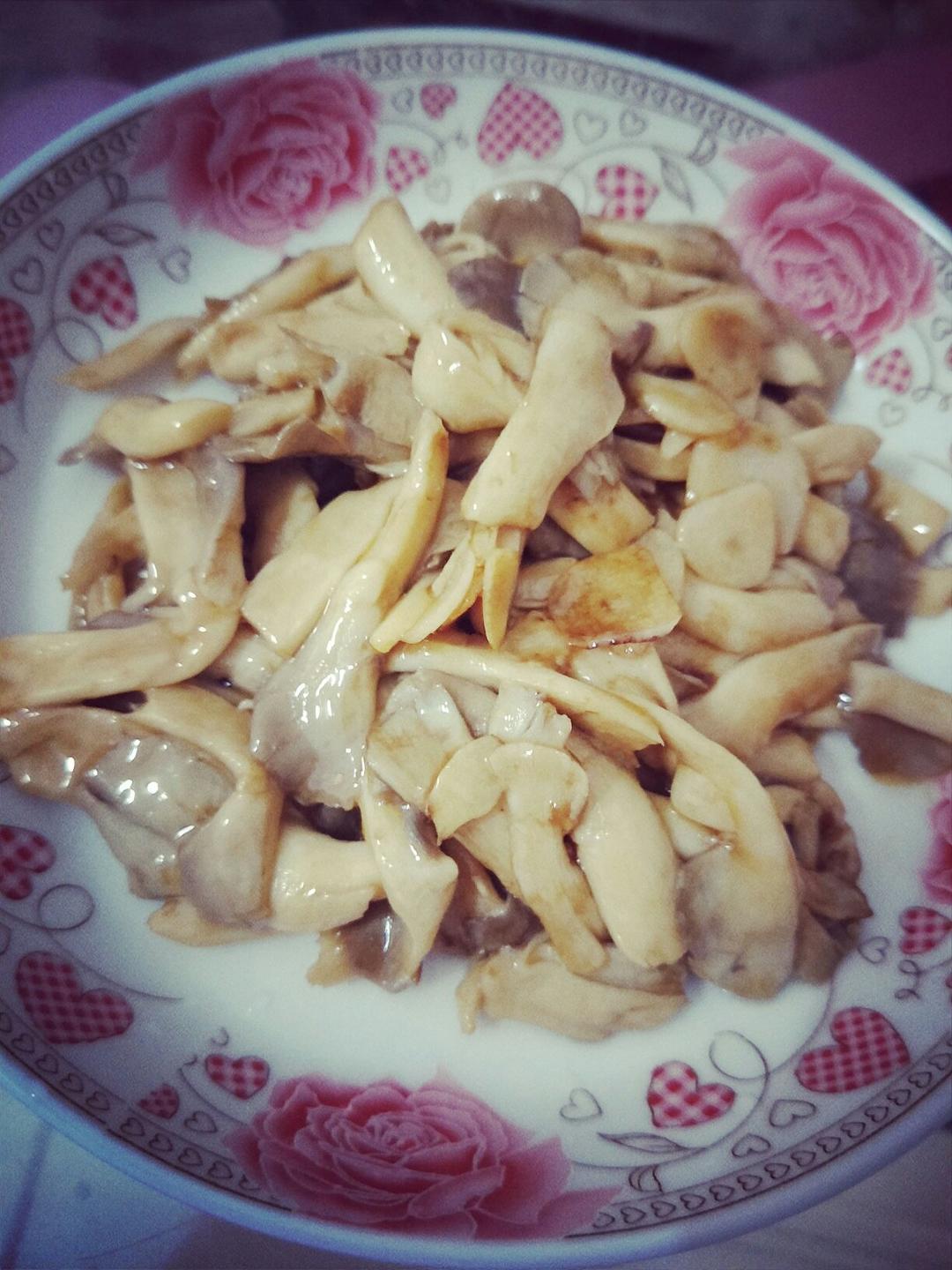 家常菜 清炒蘑菇 高小婷大宝贝做的清炒蘑菇 高小婷大宝贝