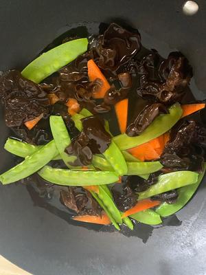 减脂餐❗️荷兰豆炒虾仁🍤的做法 步骤2