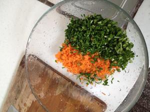 韭菜胡萝卜鸡蛋软饼的做法 步骤1