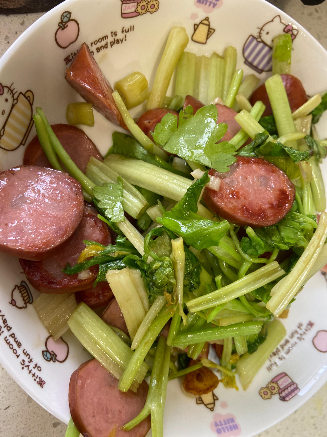 腊肠炒芹菜