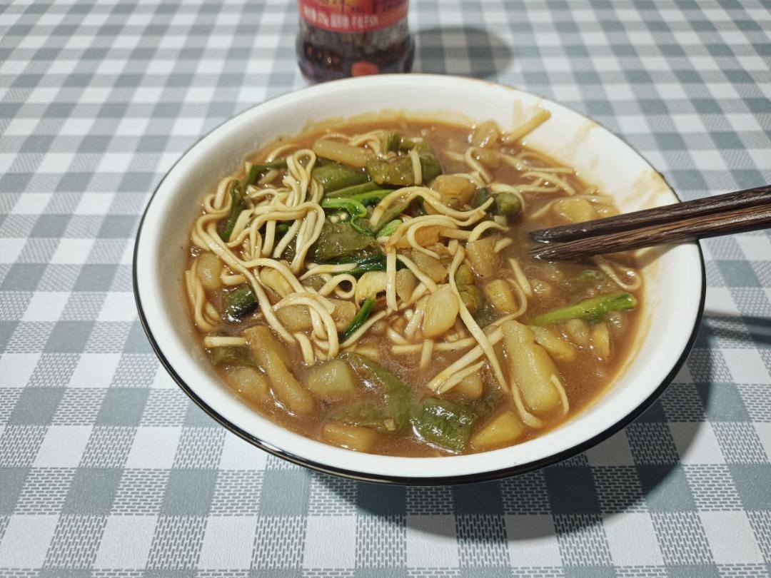 千万别学我这样做焖面！我怕你吃三碗都不够