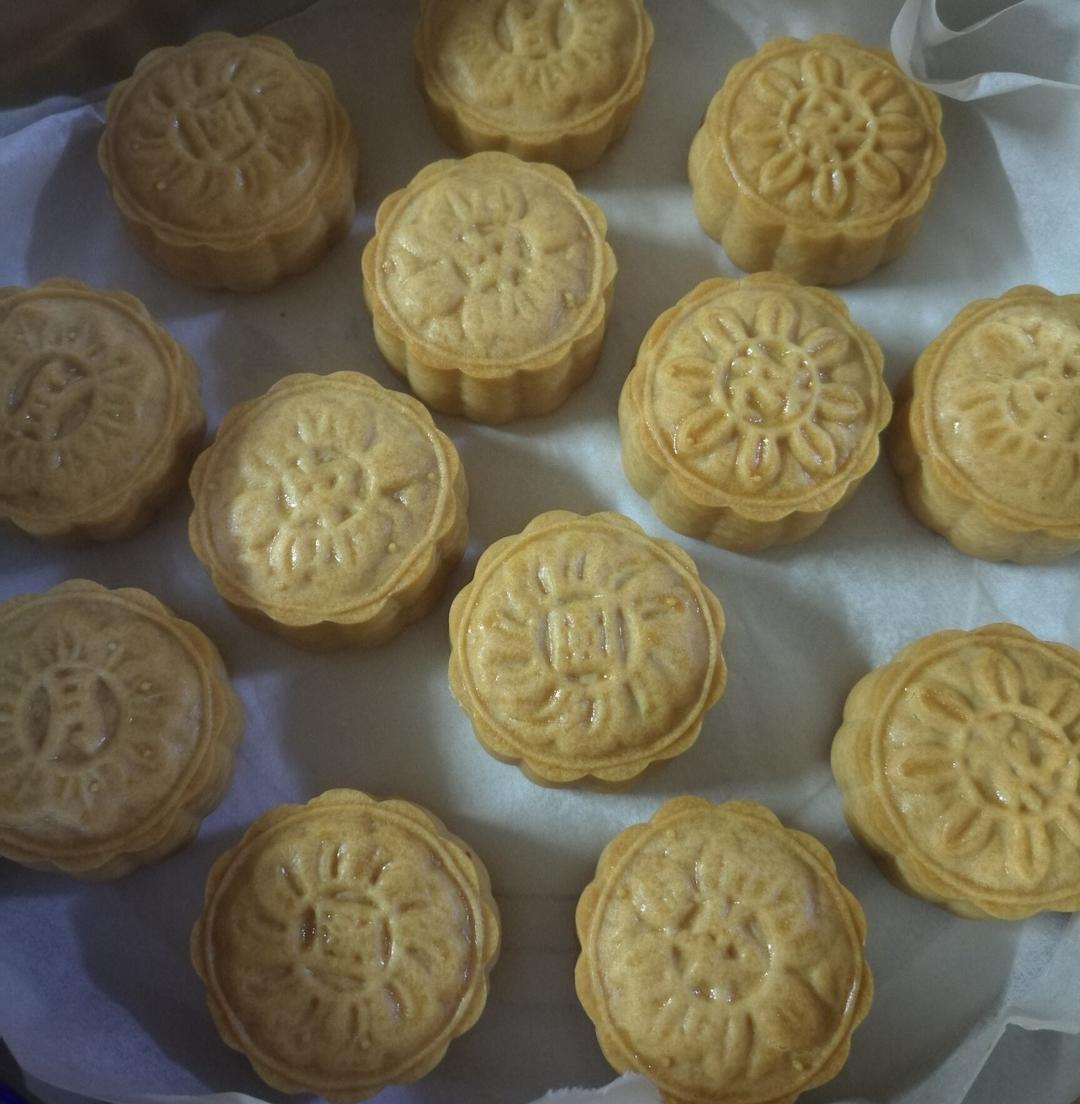 广式月饼—蛋黄莲蓉月饼