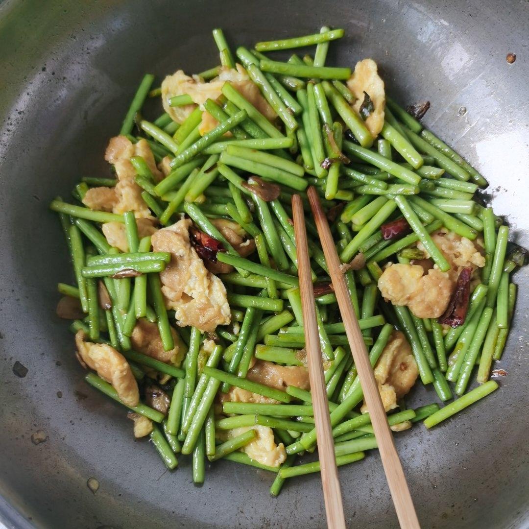 蒜薹炒鸡蛋