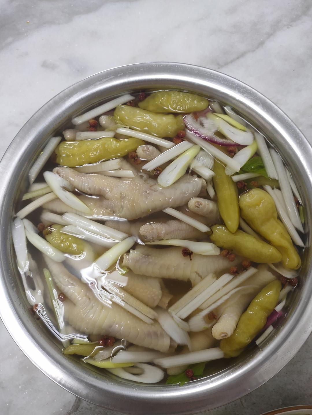 著名川菜泡椒凤爪的做法