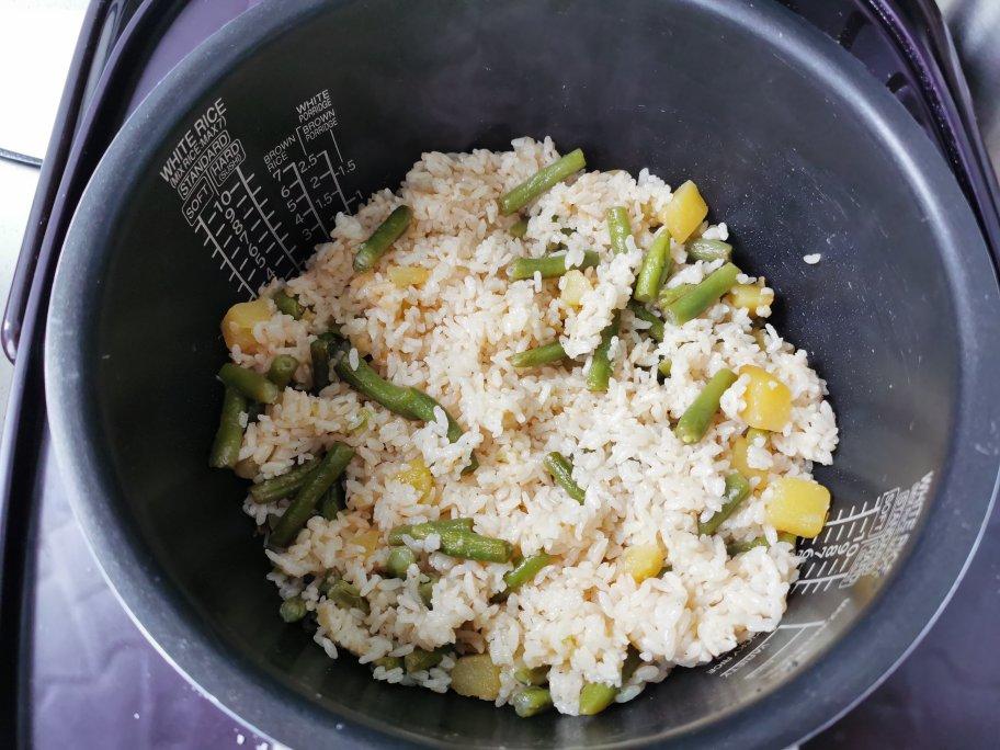 五花肉土豆豆角焖饭（电饭煲版）