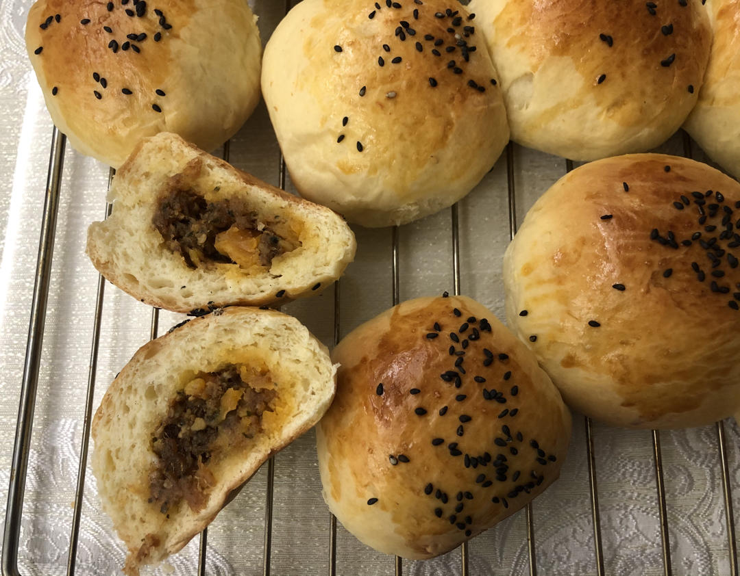 超好吃的咸蛋黄肉松小面包