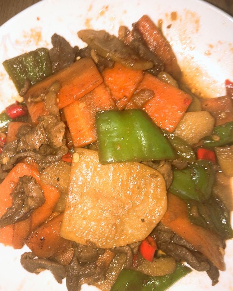 青椒炒土豆胡萝卜片
