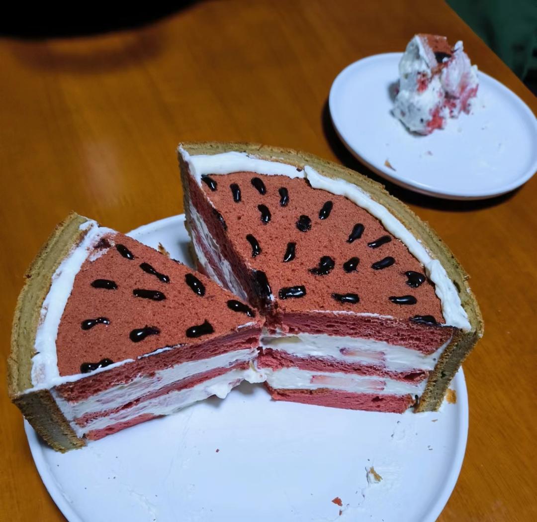 听说，你们想吃西瓜了？来，一起来吃瓜~