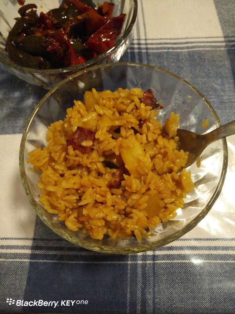 【香菇腊肠焖饭】