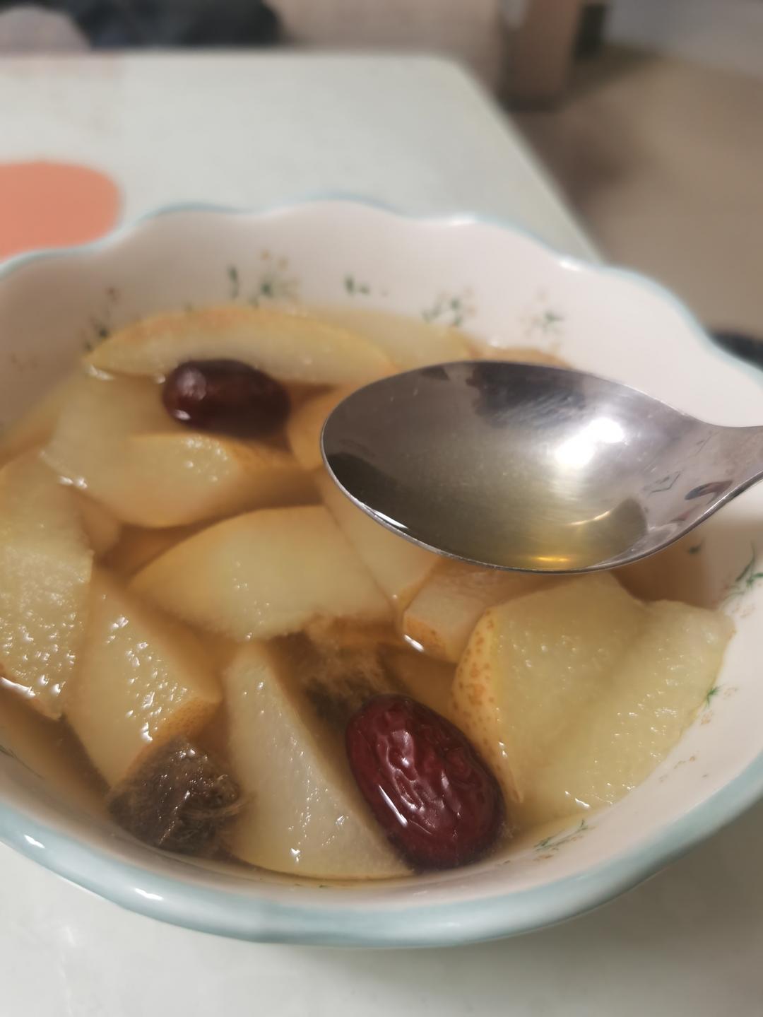 冰糖雪梨汤（清热降火，润肺止咳）