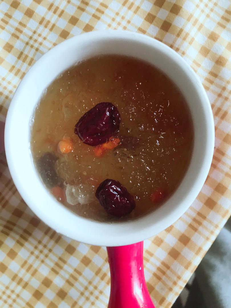 桃胶皂角米雪燕羹