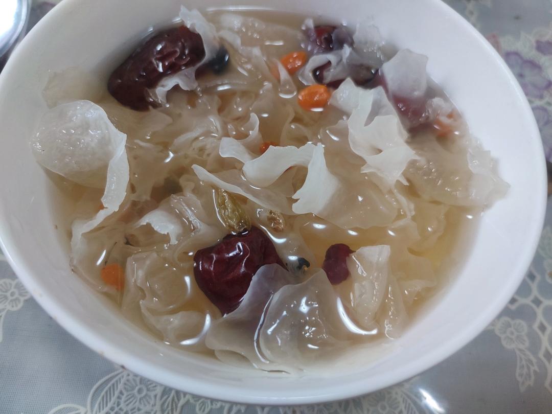 红枣枸杞银耳汤（百分百出胶）