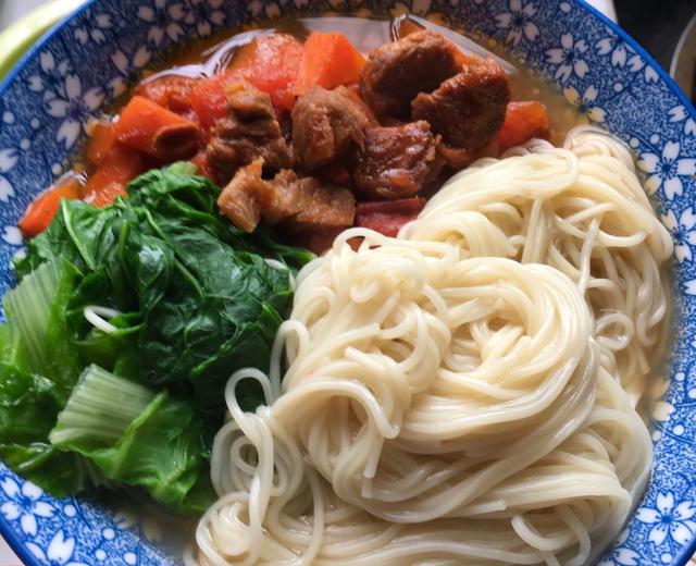 孕期午餐~番茄牛腩面🍜 孕期午餐~番茄牛腩面🍜