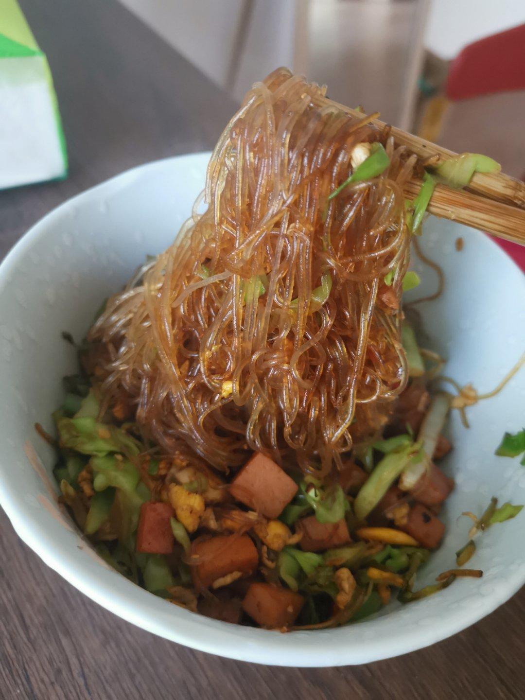 包心菜炒红薯粉丝