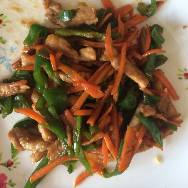 胡萝卜青椒炒肉片