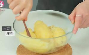 【微体】超简单却超美味！肉末土豆泥的做法 步骤4