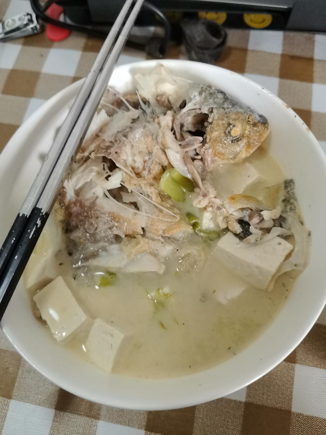 奶白鲫鱼豆腐汤|一条鱼最后的温柔