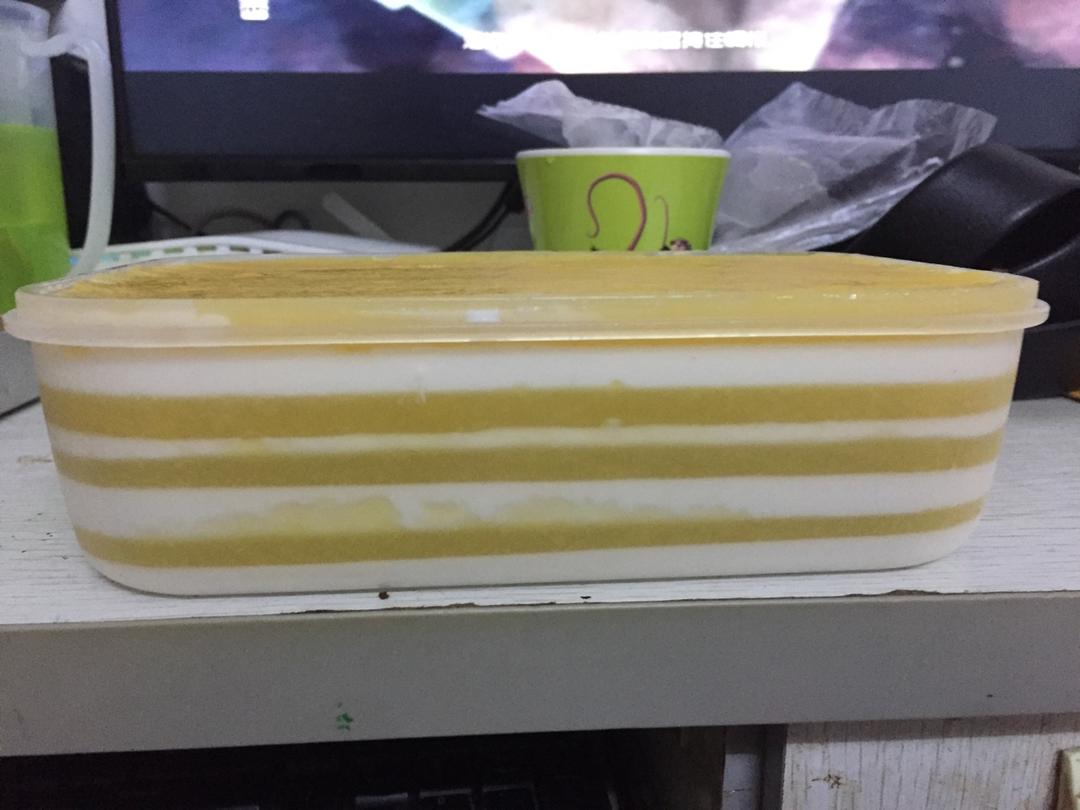 妈妈们快看，这道甜品是会跳舞的，孩子们一定喜欢！——芒果千层糕