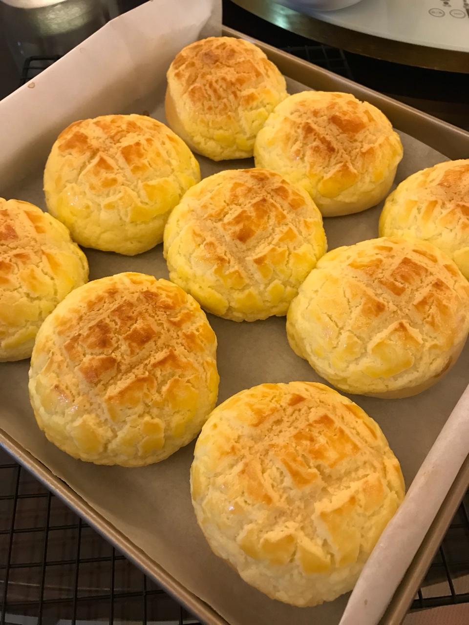 好吃到炸裂的港式菠萝包（附带制作酥皮的小视频）