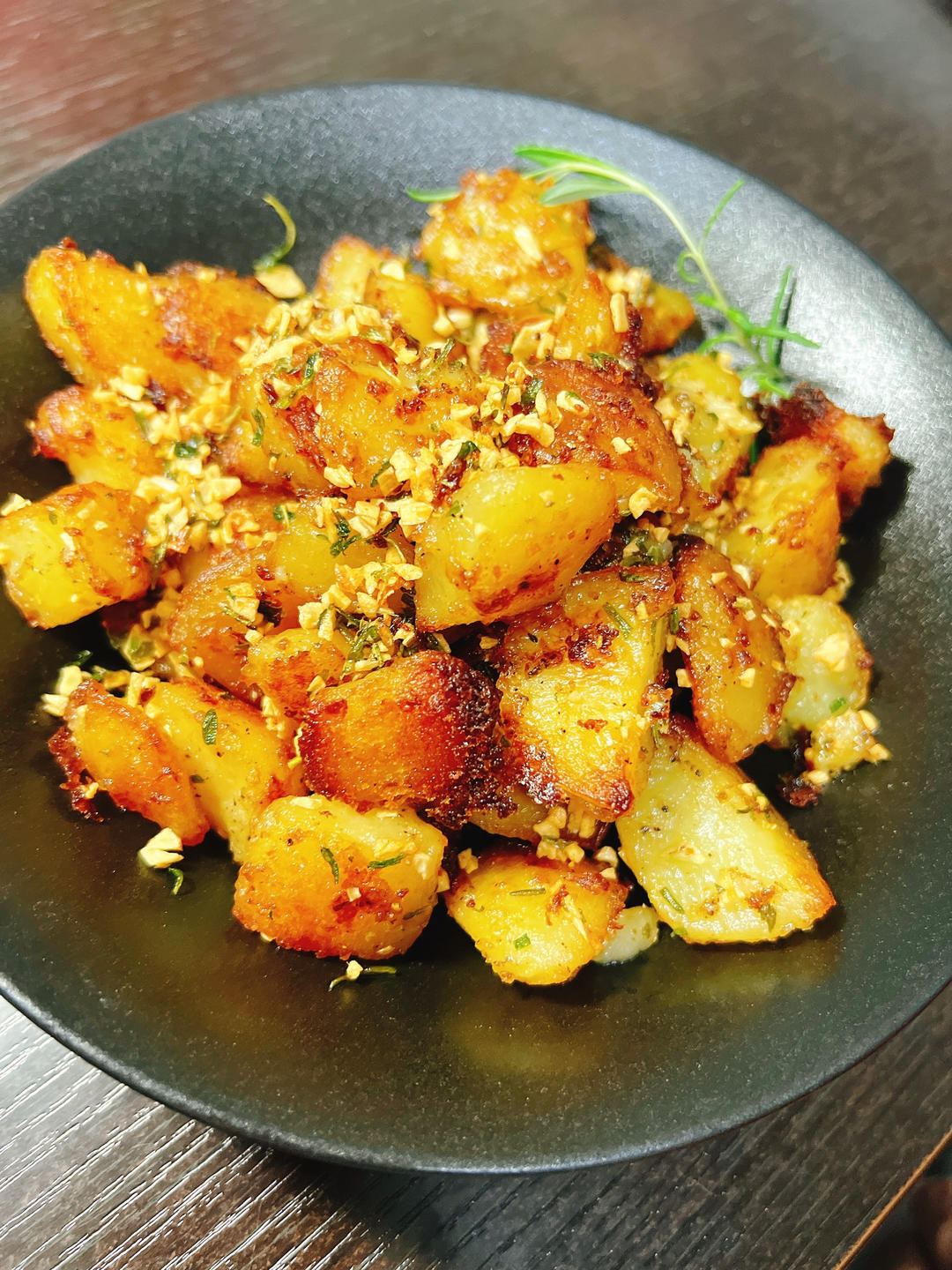 蒜香烤土豆，外酥里嫩，油管搬运