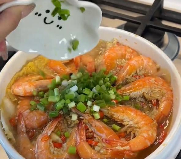 蒜蓉鲜虾粉丝汤的做法