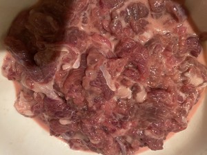 家常版超级详细的水煮牛肉水煮肉片的做法 步骤1
