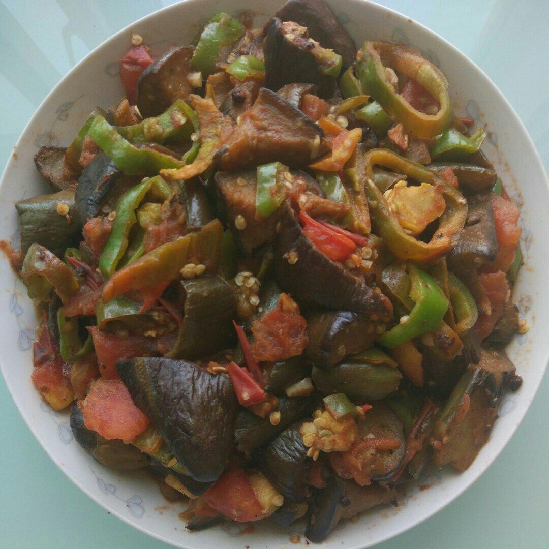 西红柿尖椒炒茄子