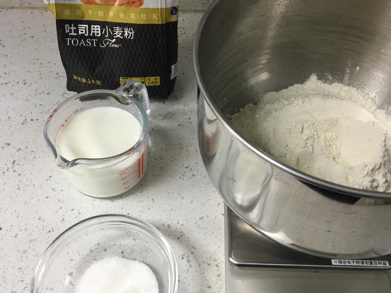 纯奶手撕吐司的做法 步骤1