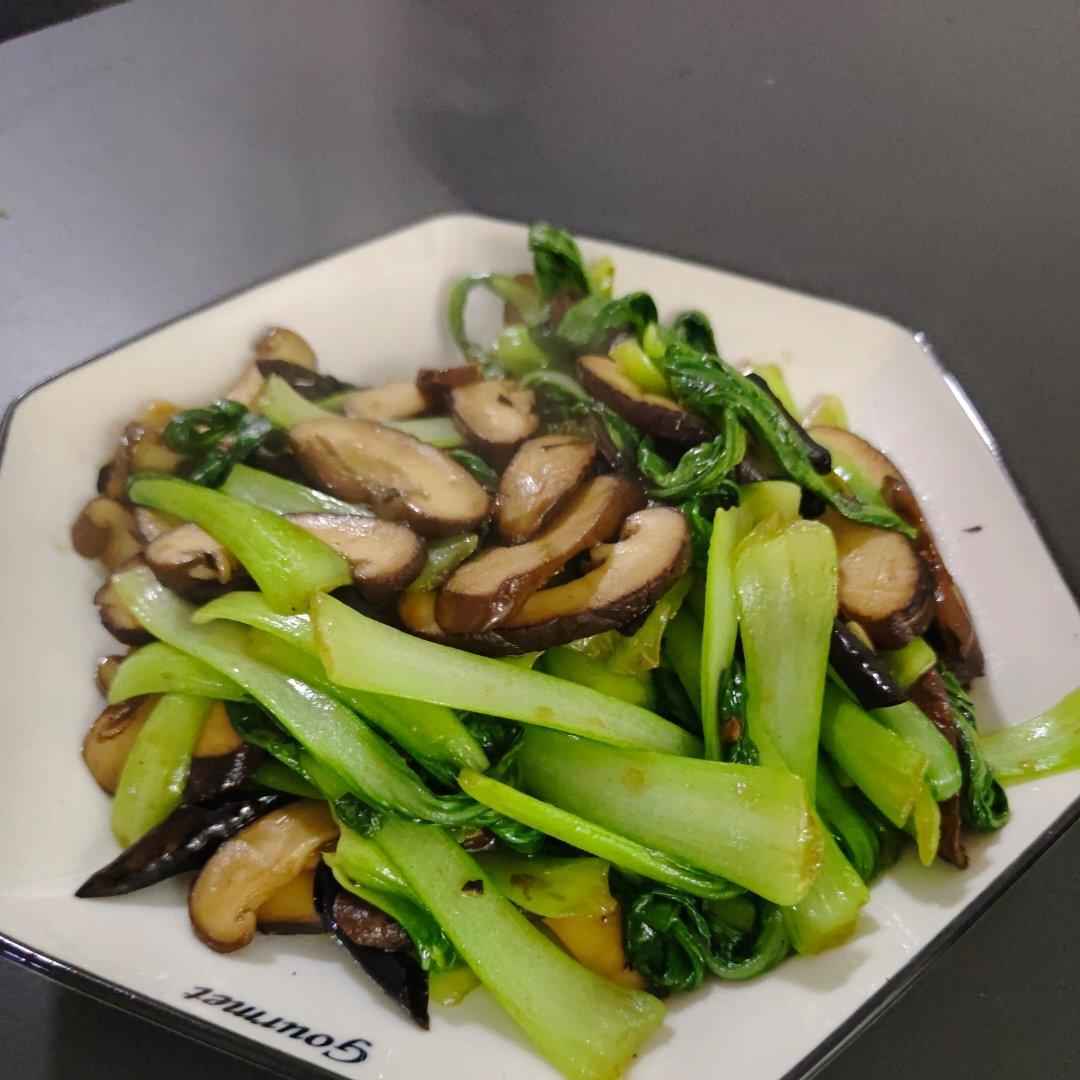 三分钟做不用焯水的香菇小白菜