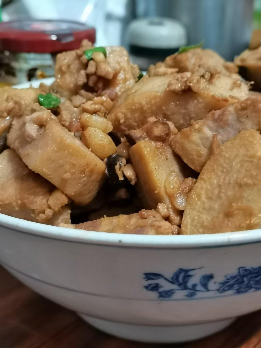 香菇肉末焖香芋(宝贝最喜欢吃的菜之一)