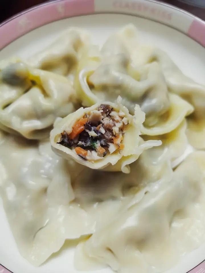 一款非常鲜美的馄饨饺子馅：菌菇三鲜虾仁馅