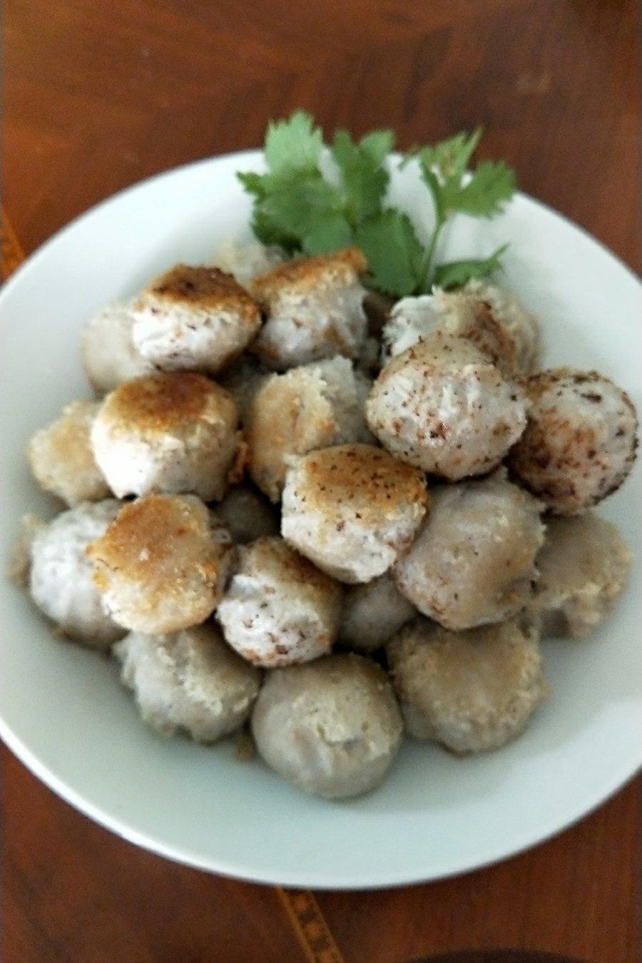 小峻妈咪做的香芋丸 赞                  香芋丸              芋头