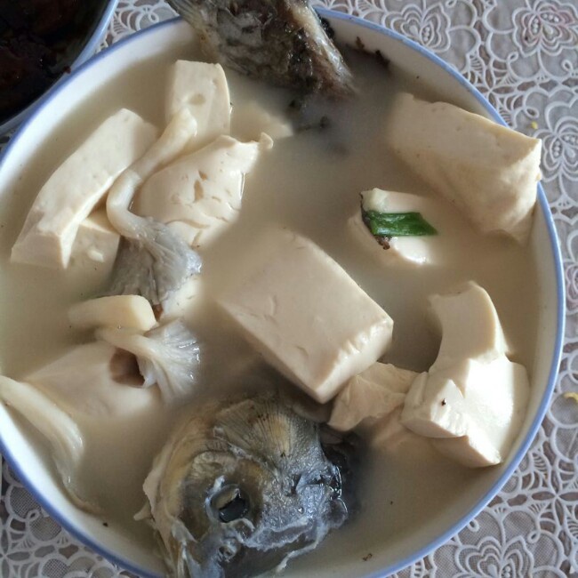 鲫鱼豆腐汤