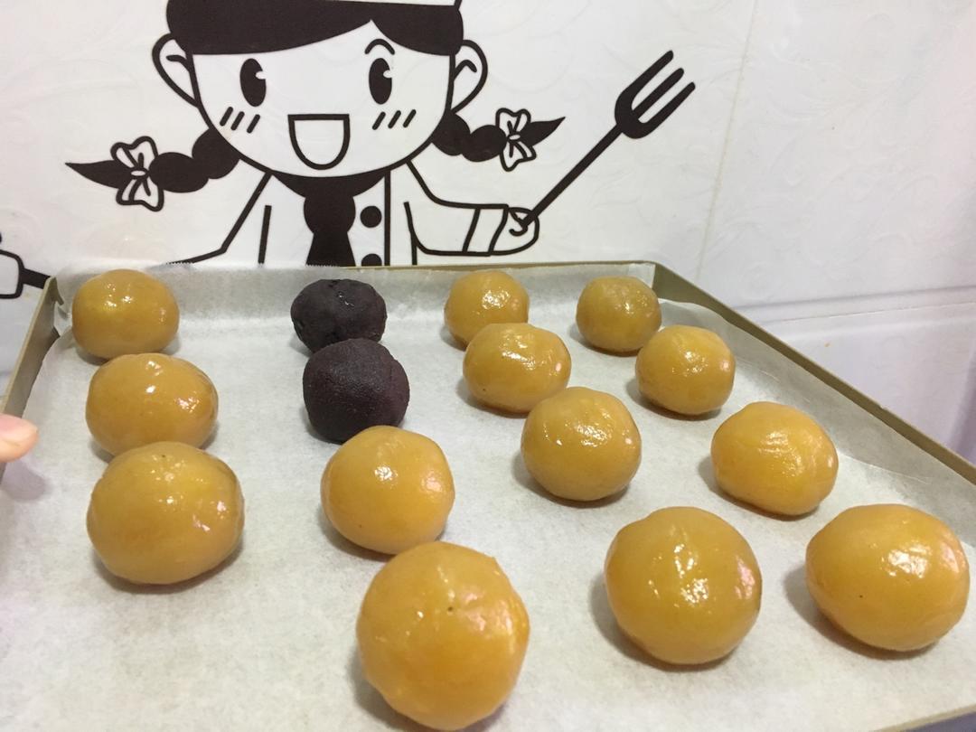 广式月饼—蛋黄莲蓉月饼
