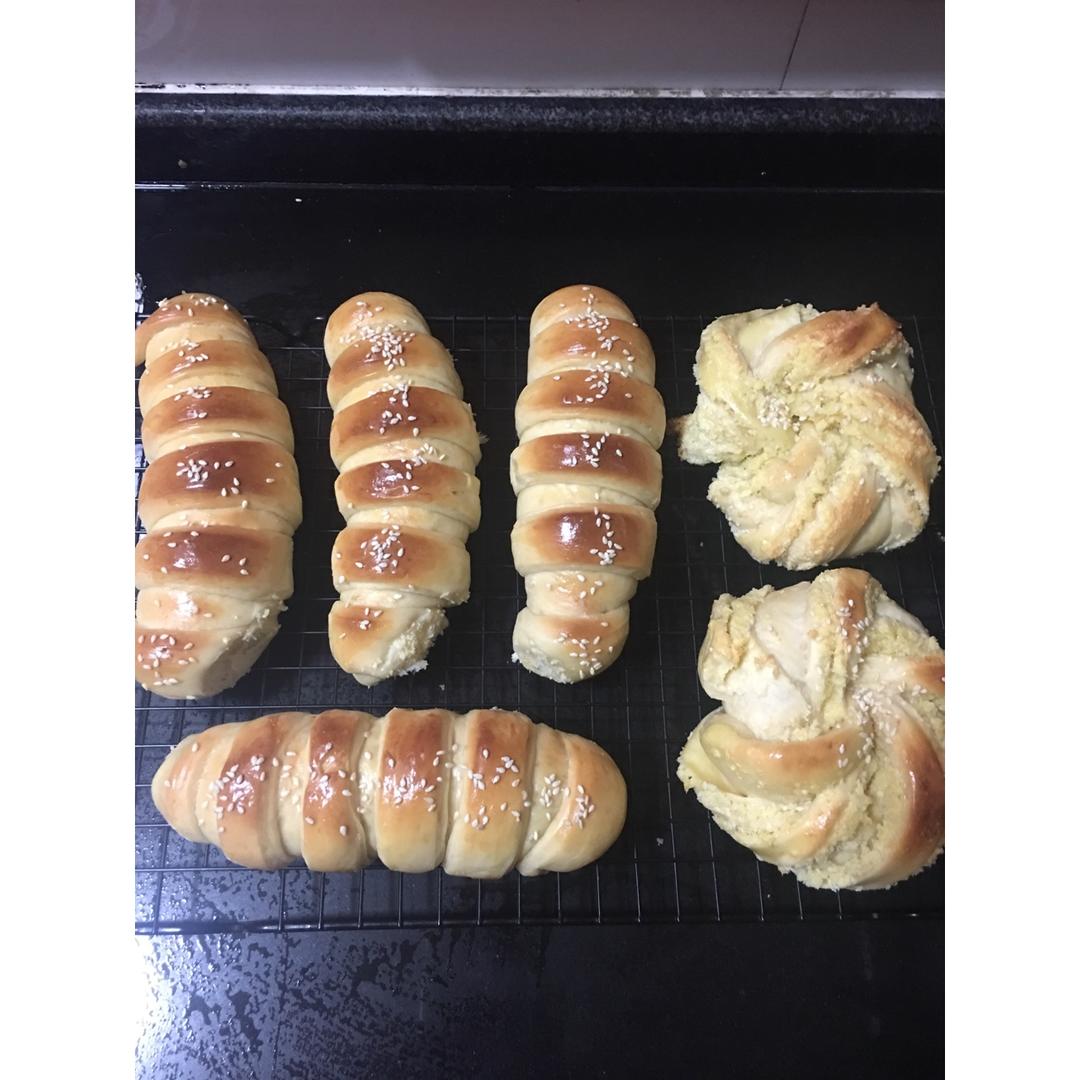 毛毛虫肉松面包
