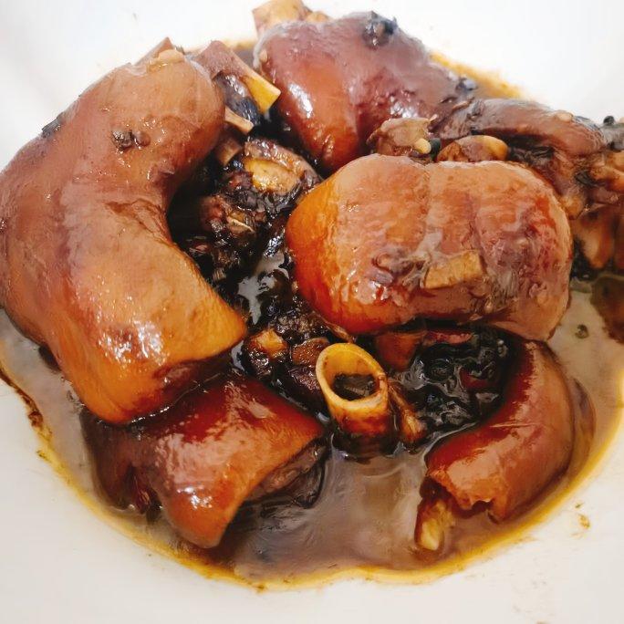 美味的家常菜：红烧猪蹄