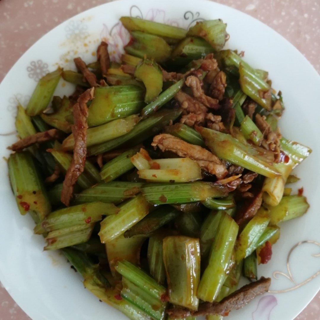 芹菜炒五花肉