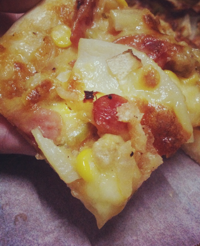 薄饼脆皮火腿pizza