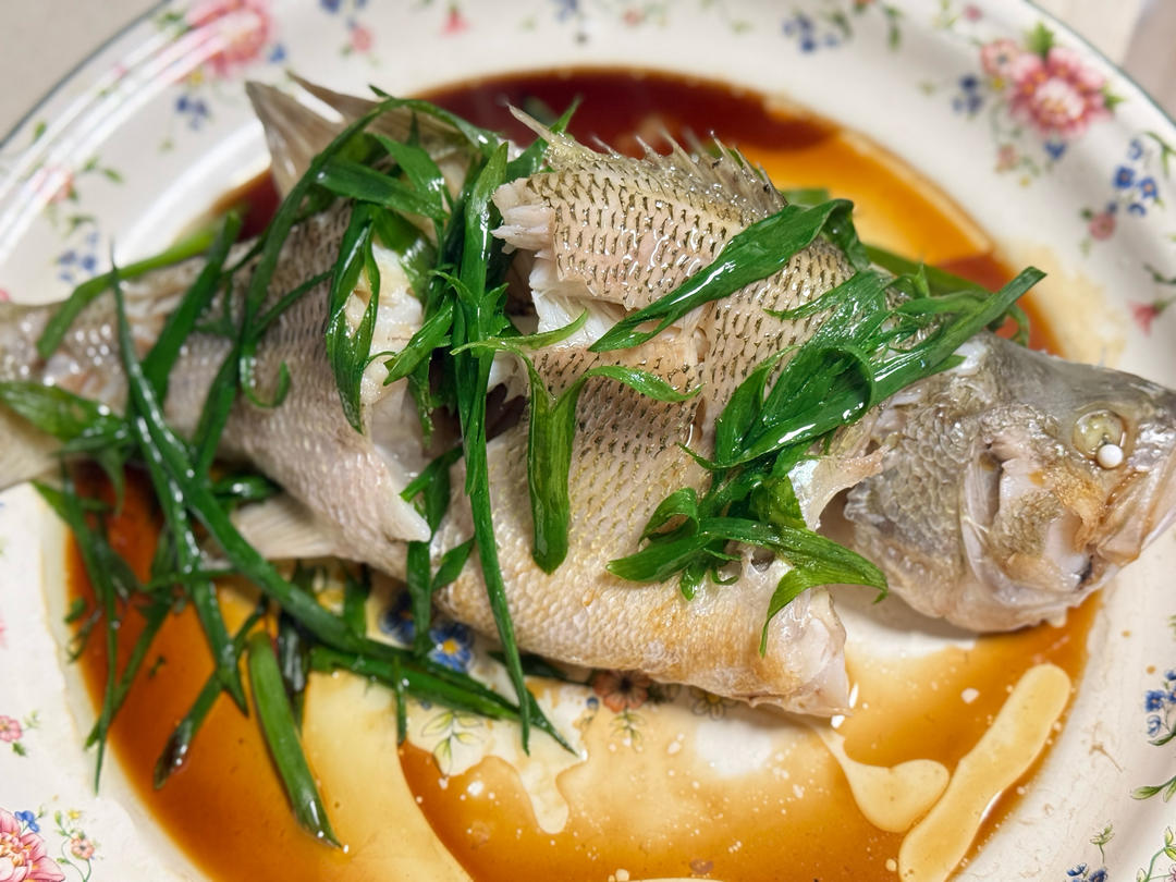 10分钟做 清蒸鲈鱼 （附切鱼图解）