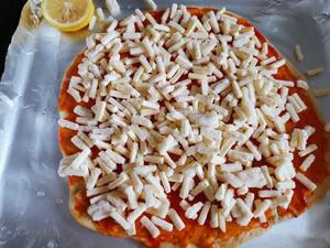夏日清凉鲜虾披萨的做法 步骤7