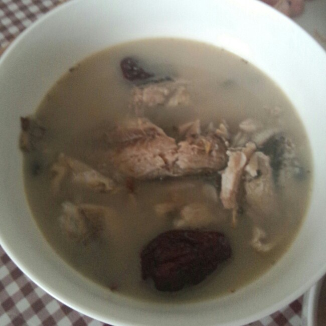 红枣黑豆鲤鱼汤