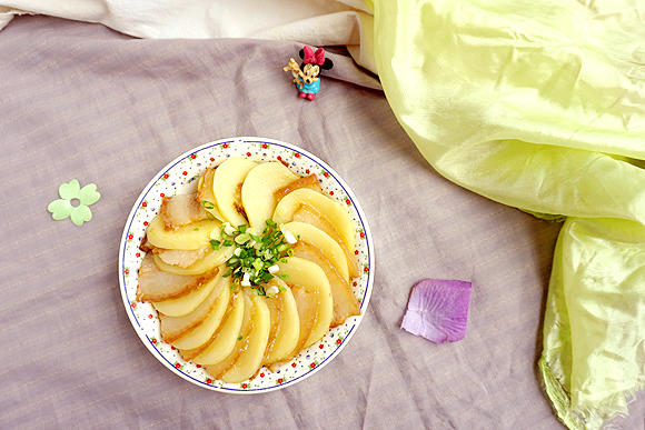 土豆蒸坛子肉的做法