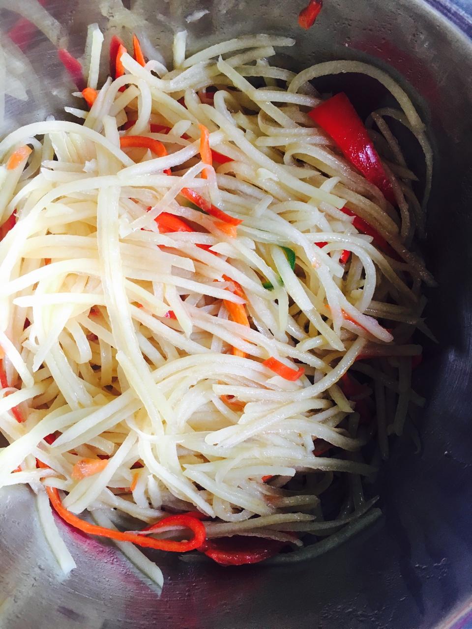 酸辣土豆丝-不用再愁不辣不酸了