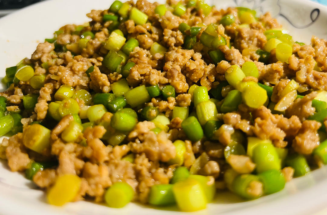 快手又下饭 — 绝味肉沫炒蒜薹丁（苍蝇头（快来做！！！